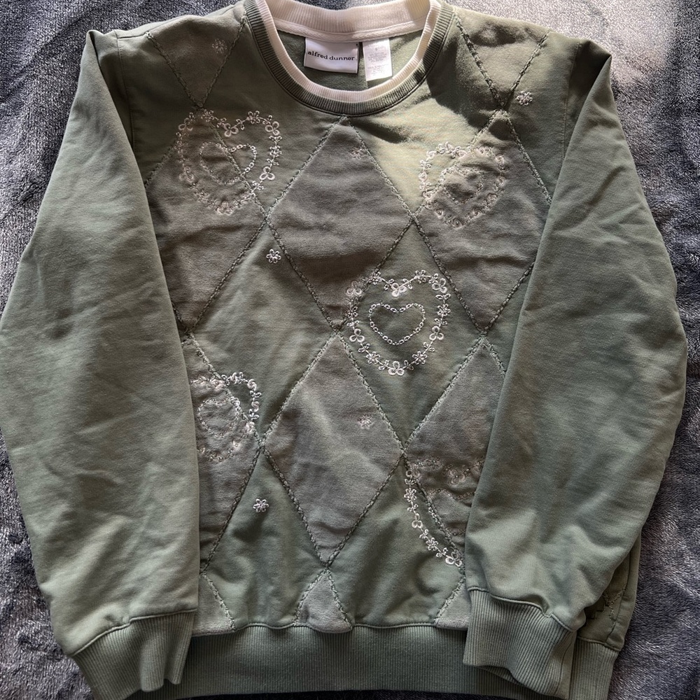 Alfred Dunner sage green heart crewneck